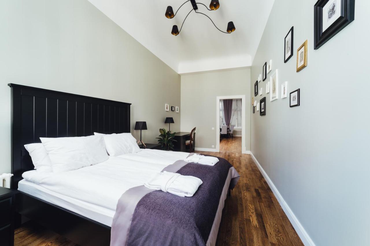 Sherlock Apartments Riga Bagian luar foto