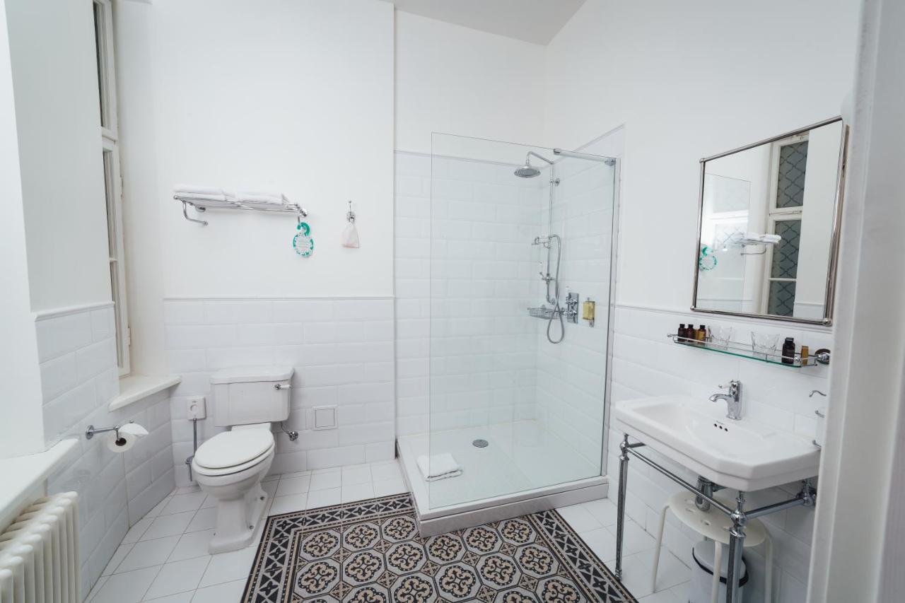 Sherlock Apartments Riga Bagian luar foto